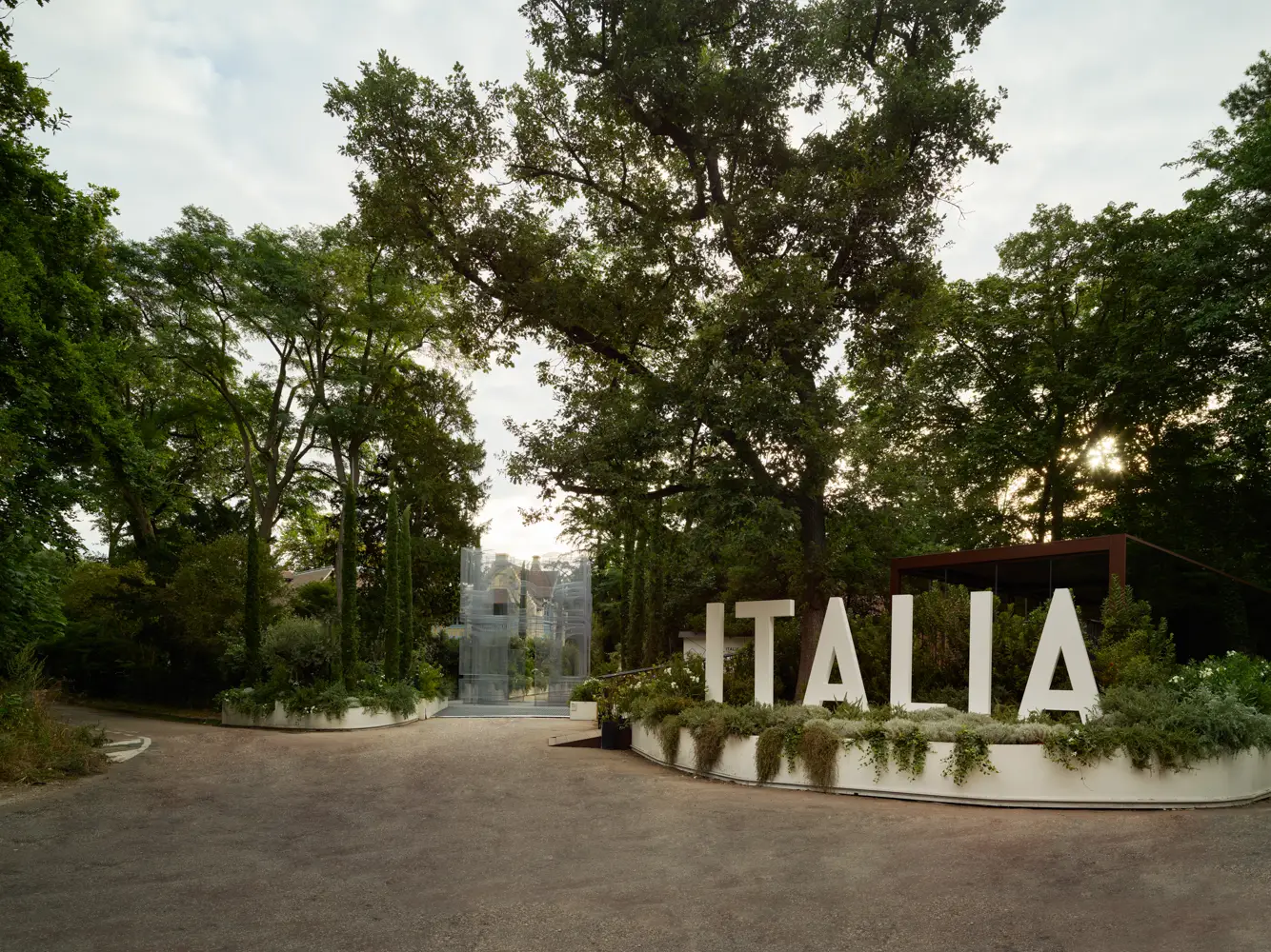  Итальянская Элегантность на Олимпийских Играх: B&B Italia в Casa Italia Paris 2024